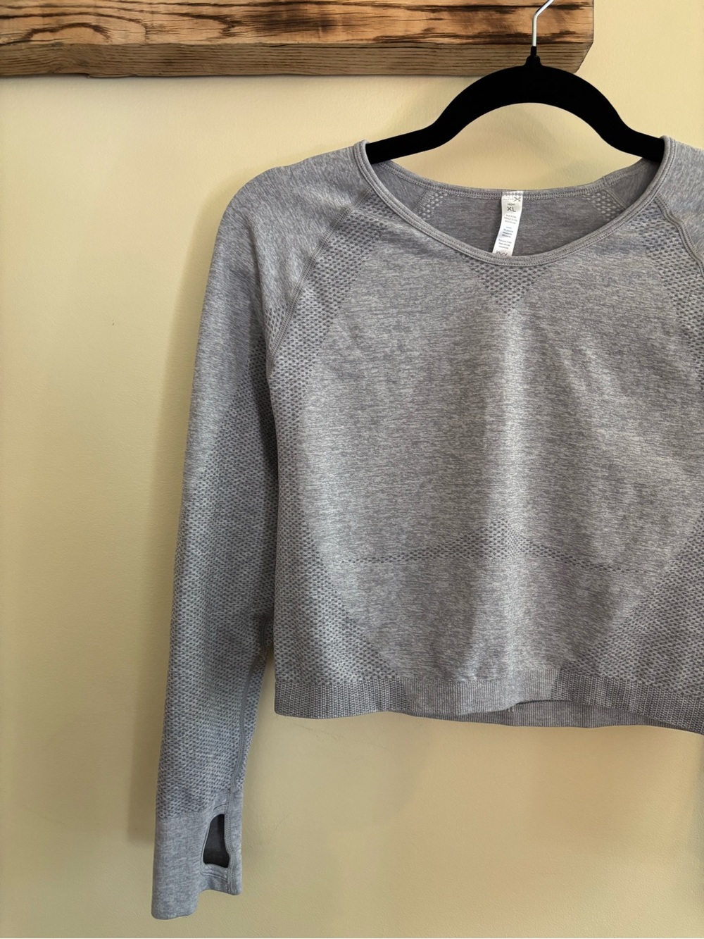 150.) Gray / Cropped / Seamless Long-Sleeve Workout Top